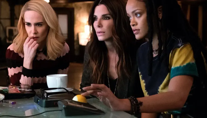 Die Besetzung von Ocean's 8: Sandra Bullock, Rihanna und Sarah Paulson planen ihren nächsten Coup.