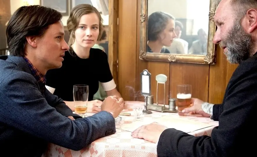 Fabian oder Der Gang vor die Hunde - Roman und Film im Vergleich