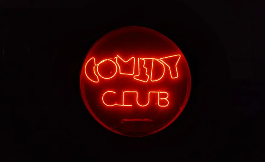 Kabarett Bedeutung einfach erklärt - Cabaret, Comedy und Co.