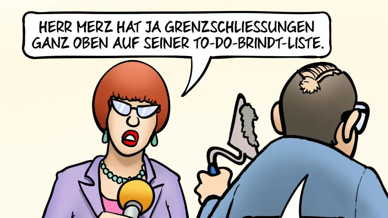 Eine Frau mit Mikrofon spricht: